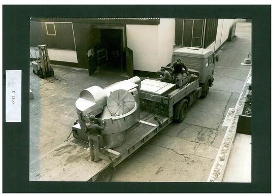 Transporte del mayor cúter del mundo, el K 1200