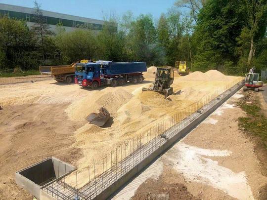 Comienzo de la construcción de la nave de montaje de la línea